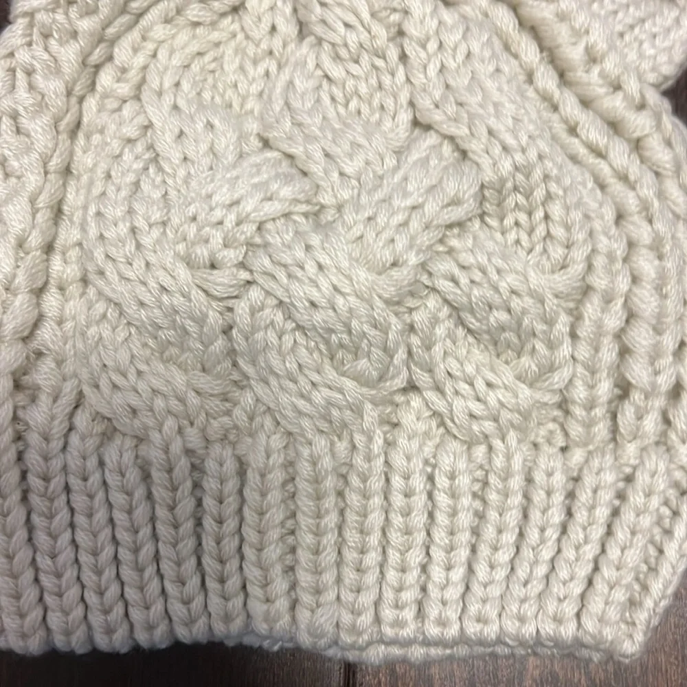 NWT Adorable Old Navy Gender Neutral Bear Chunky Sweater Knit Hat with Ears!